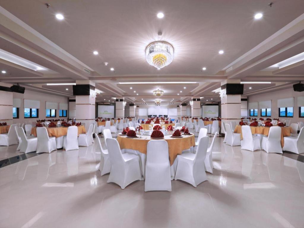 Ck Tanjungpinang Hotel And Convention Centre Exterior foto