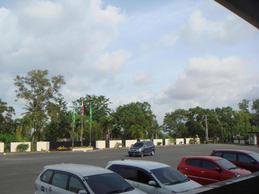 Ck Tanjungpinang Hotel And Convention Centre Exterior foto